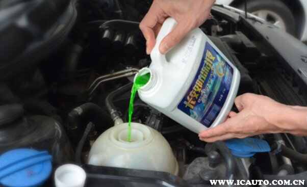 汽车防冻液(冷却液)怎么加注、添加方法、添加位置、注意事项(汽车防冻液应该加到什么位置才对)
