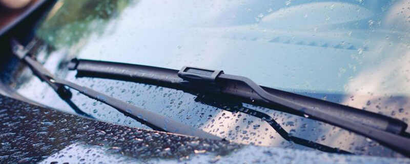 奔驰C300雨刮器尺寸接口类型(奔驰c300价格及图片)