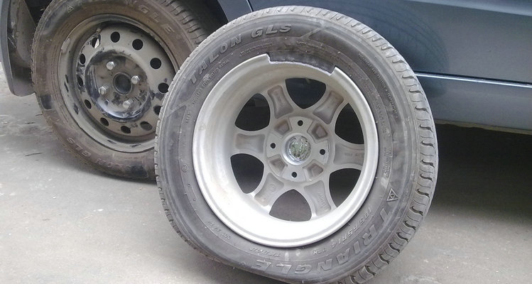 补好轮胎后有少量漏气正常吗(小车轮胎漏气补胶条可以吗)