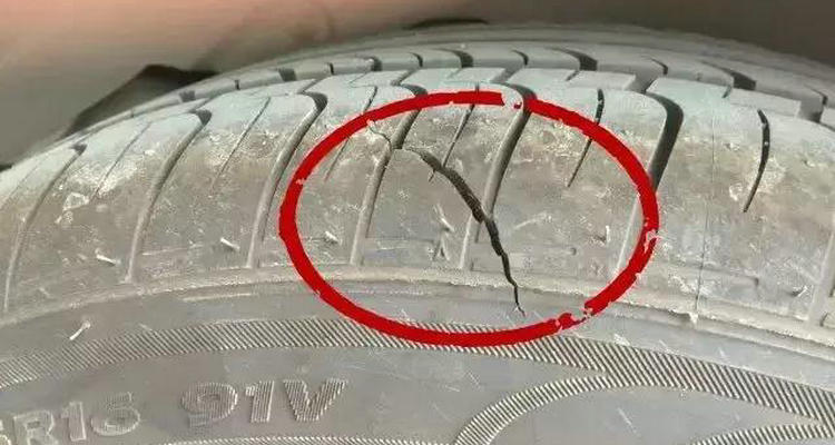 轮胎侧面划伤没露线能跑高速吗(轮胎扎钉子没漏气还能跑高速吗)