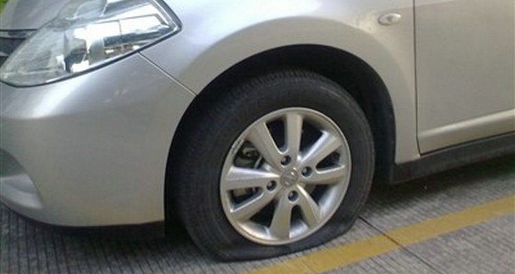 汽车轮胎慢漏气是什么原因造成的(汽车轮胎有点慢漏气怎么办)