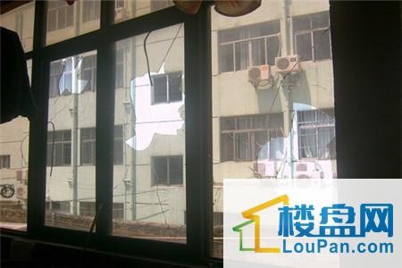 三层玻璃窗户价格是多少钱?三层玻璃窗户安装的方法是什么?(窗户玻璃贴膜多少一平方)