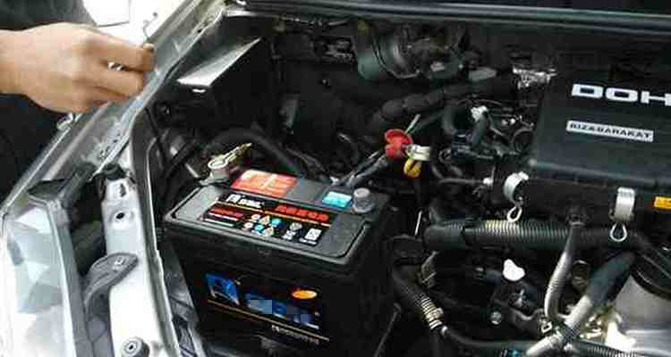 汽车显示12v蓄电池电量不足怎么办(昂克赛拉刚提车就显示12v电量不足)