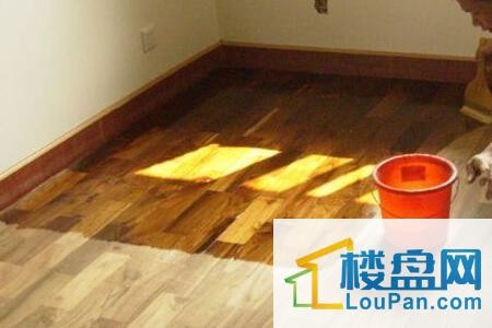 木地板刷漆施工方法是什么?木地板刷漆要注意的问题都包括哪些?(木地板刷漆工艺及标准)