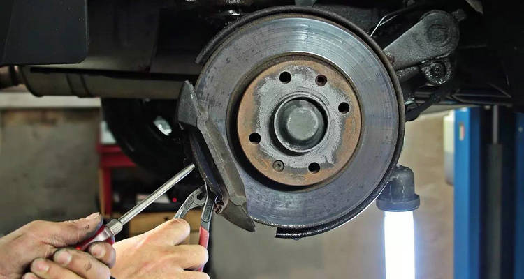 汽车刹车片更换的操作方法和工艺要求