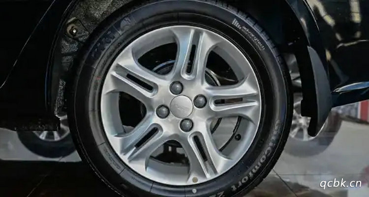 轮胎和轮毂之间漏气怎么办(电瓶车轮毂与轮胎接缝处漏气)