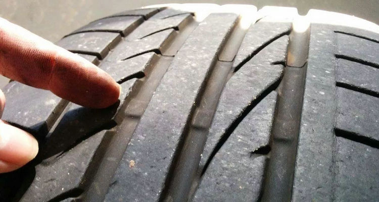 汽车前轮轮胎磨损不正常的原因是什么?
