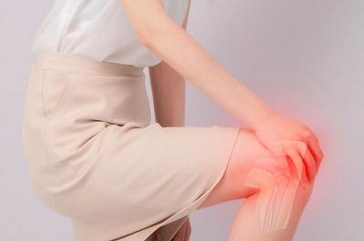 膝盖疼痛可能有三种病，膝盖疼要警惕