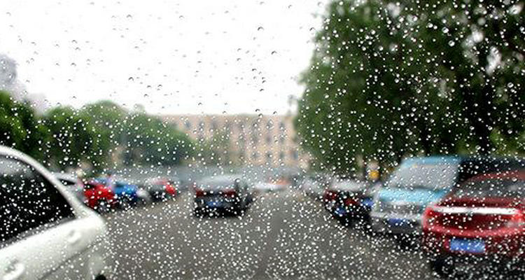 汽车玻璃防雨小妙招有哪些(用香皂涂汽车玻璃可以防雨水吗)