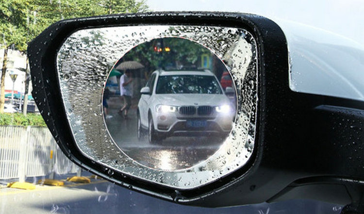 汽车防雨膜贴在玻璃内还是外