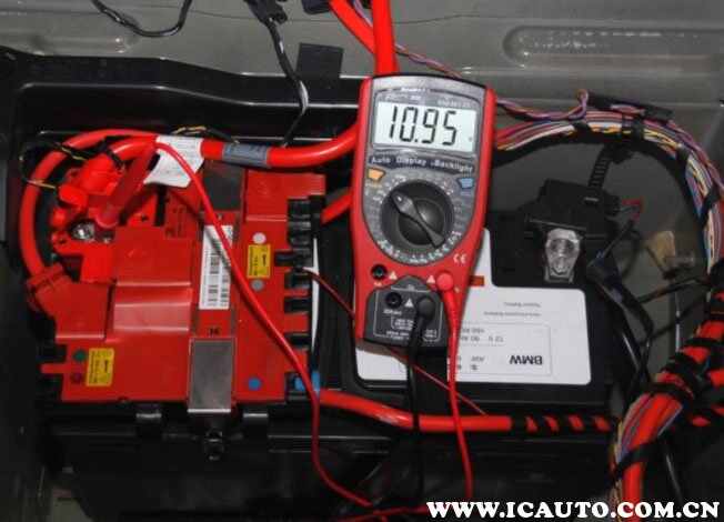 怎么检测汽车蓄电池电压(汽车蓄电池输出电压)