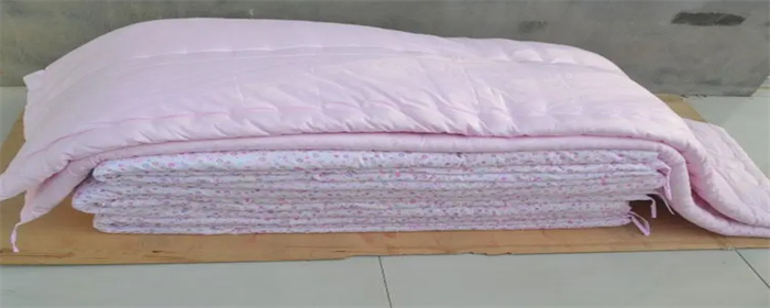 1.8x2.0床配多大的被子(1.8米x2.0米床用多大被子)