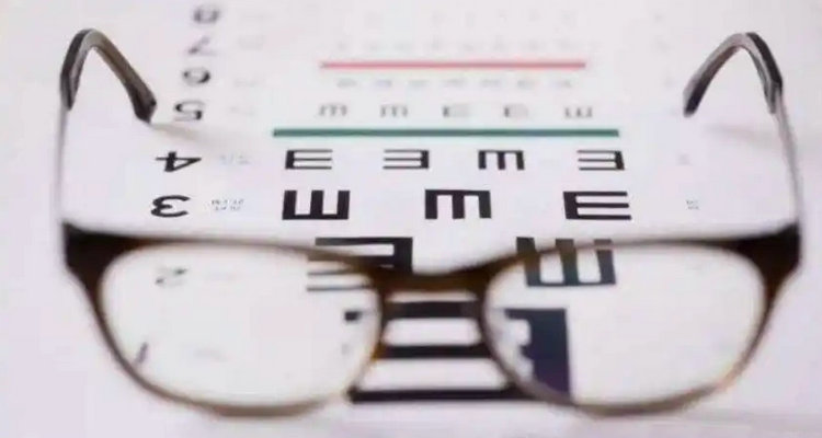 考驾驶证视力要达到多少(单眼人士可以考驾驶证优眼视力或者矫正视力达到)