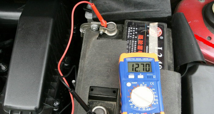 汽车蓄电池电压多少为正常(汽车蓄电池电压过低怎么办)