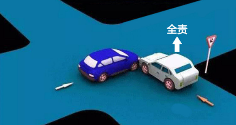 右转弯过了一半车身与直行相撞是谁的责任(右拐车辆与直行车辆相撞谁的责任)