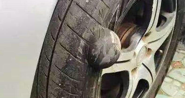 如何预防汽车轮胎鼓包的发生(汽车轮胎侧面鼓包一点点还能开么)