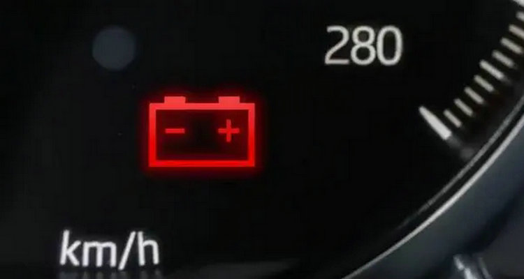 汽车蓄电池指示灯变红怎么回事(汽车蓄电池亮红灯什么意思)