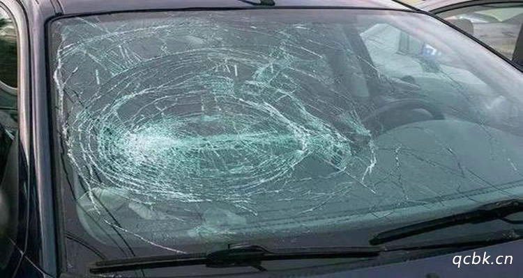 汽车前挡玻璃多少钱一个新的